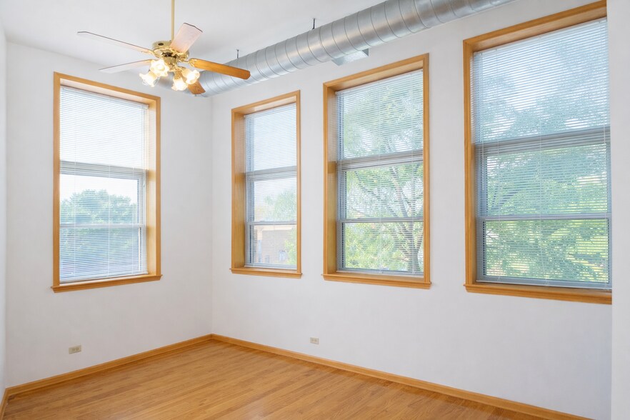 Building Photo - 2375 W Montana St