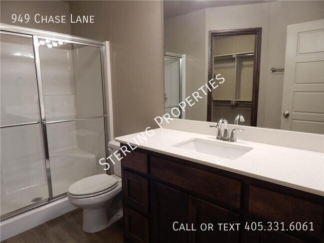 Building Photo - 949 Chase Ln