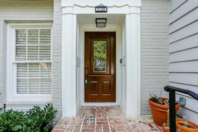 Building Photo - 3125 Wroxton Rd