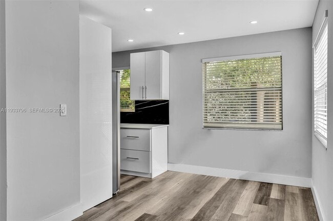 Building Photo - 329 SW 1st Ct