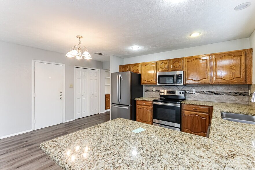 Building Photo - 1435 Colborne Dr