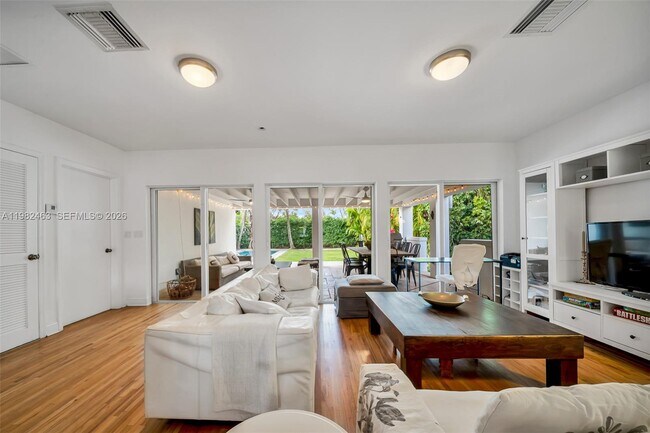 Building Photo - 540 SW 27th Rd