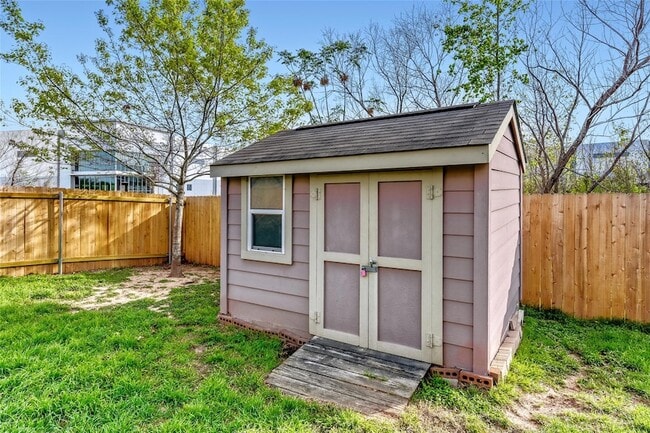 Building Photo - 7233 Crestone Rd