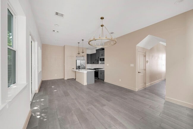 Building Photo - 9551 Neuens Rd