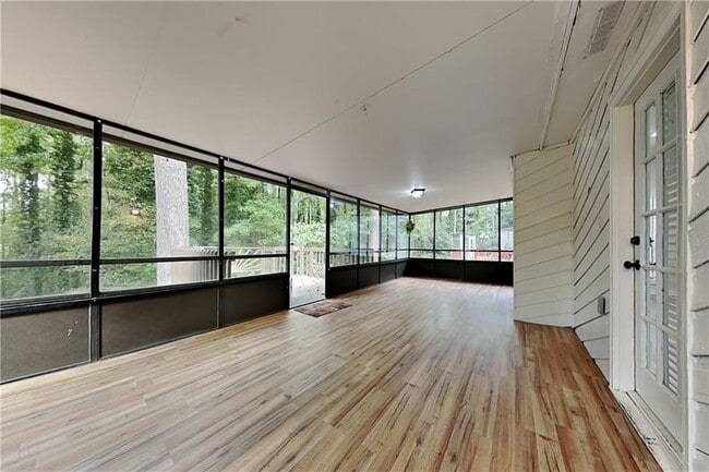 Building Photo - 2979 Marsh Ln SW