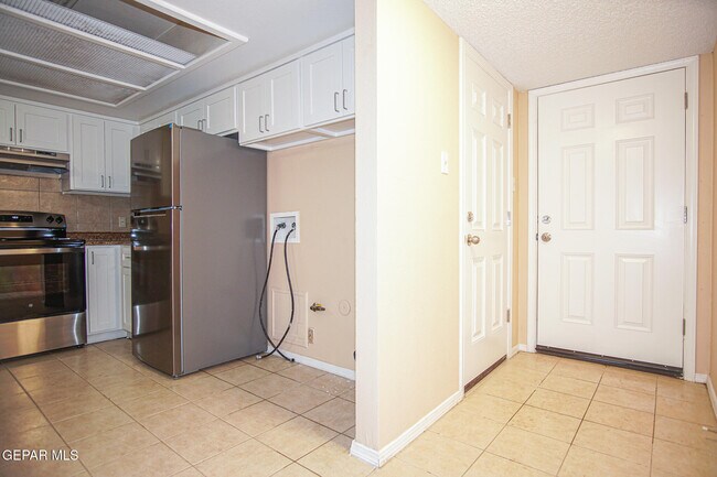 Building Photo - 11608 James Watt Dr