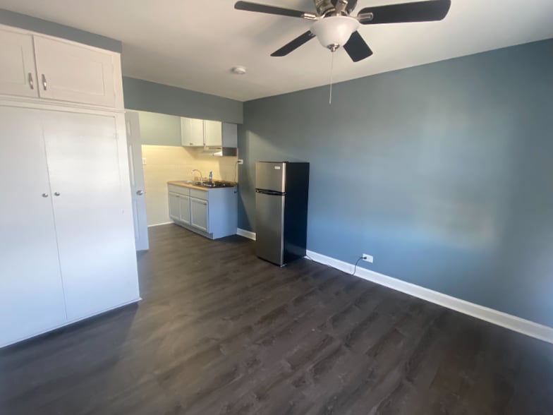 Building Photo - 2624 N Milwaukee Ave