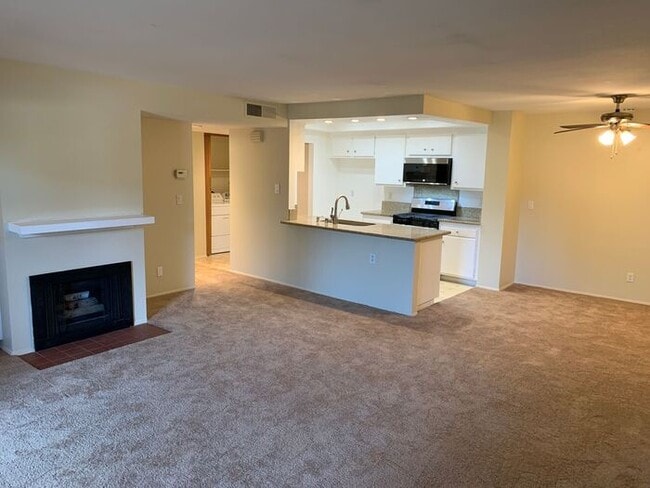 Building Photo - GREAT & SPACIOUS 2BD 2BA FOR LEASE!