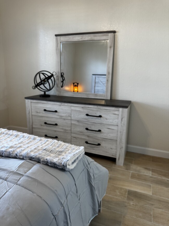 Chest of drawers - 4610 Saint Croix Ln