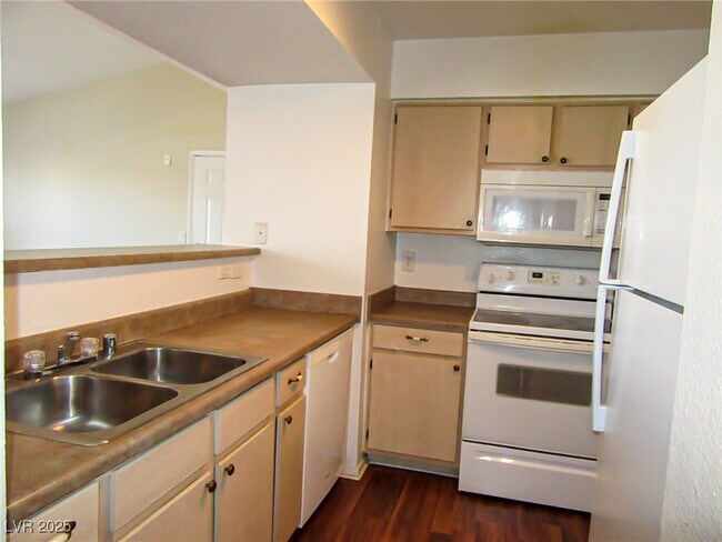 Building Photo - 8101 W Flamingo Rd