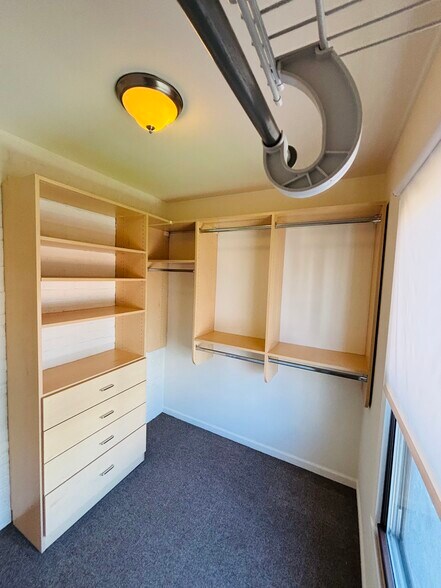 Walk in Closet - 2318 W Diversey Ave