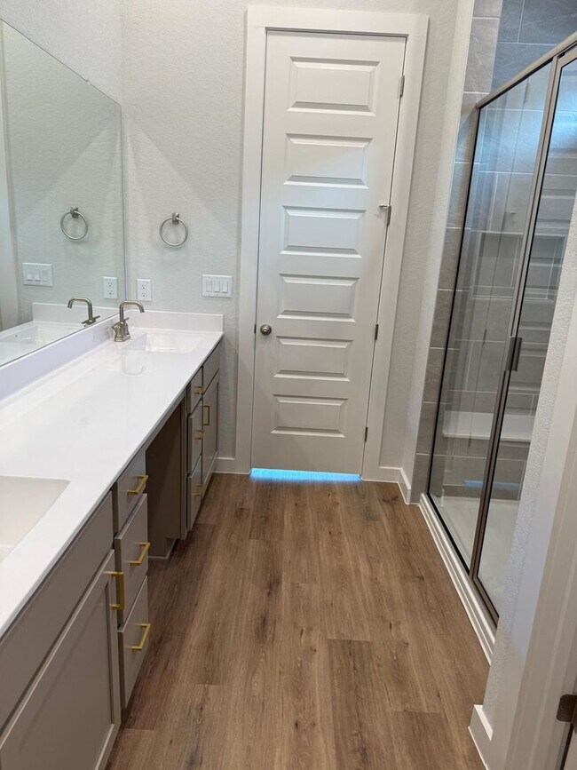 Building Photo - Newly Built Never Been Lived In