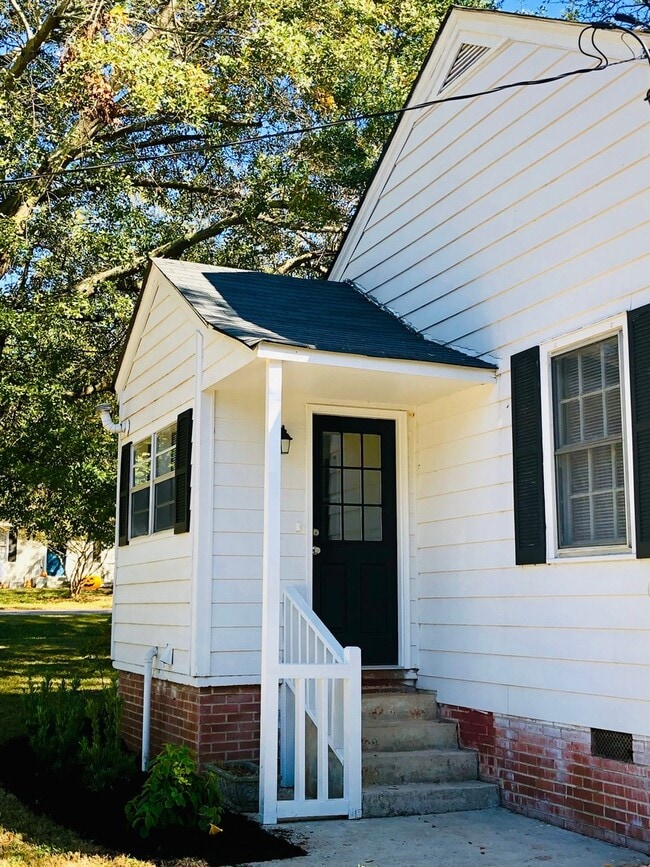 Building Photo - 1030 Highland Ave