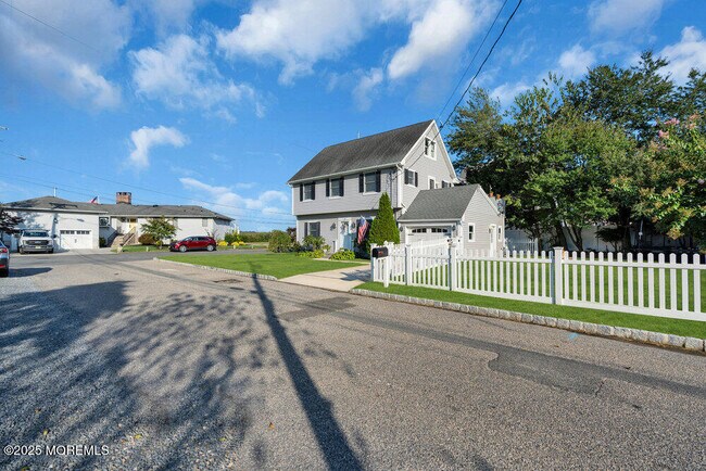 Building Photo - 20 Starboard St