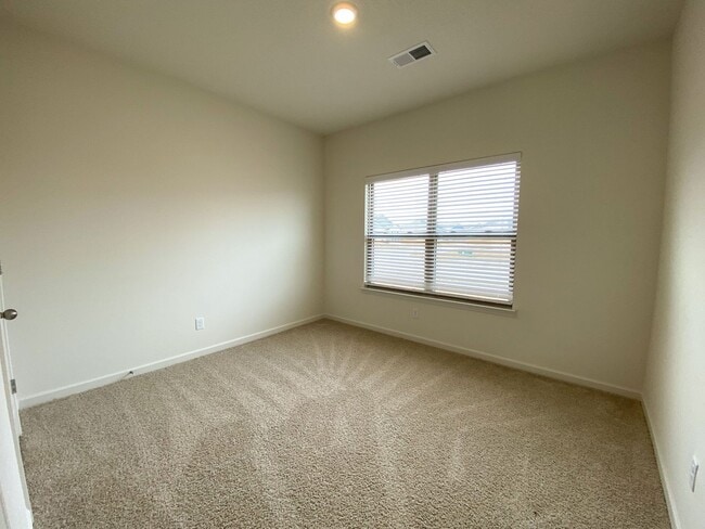 Building Photo - 3 bed, 2 bath in Oakland built in 2023 /// $$ move in special if move in by 1/22/26