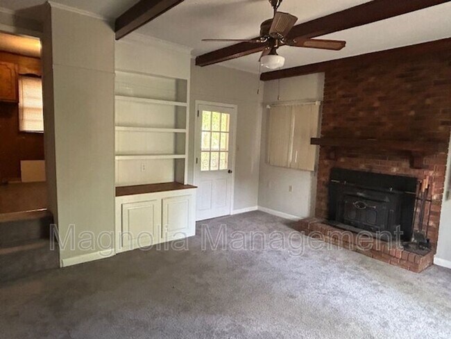 Building Photo - 930 Buckhorn St