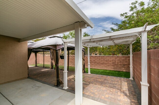 Building Photo - 3- Bedroom, 2- Bathroom home in Mountain's...