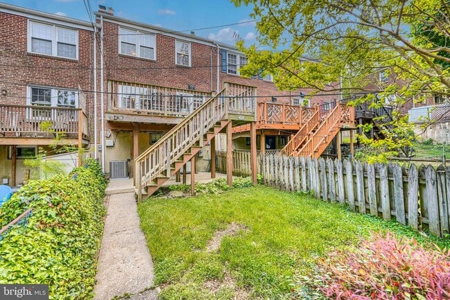 Building Photo - 372 Old Trail