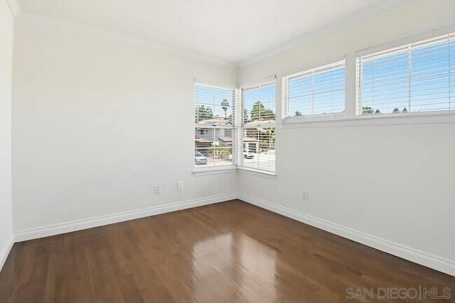 Building Photo - 1100 Corrales Ln