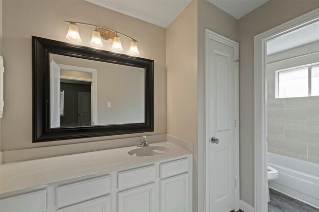 Building Photo - 119 Wood Hollow Dr