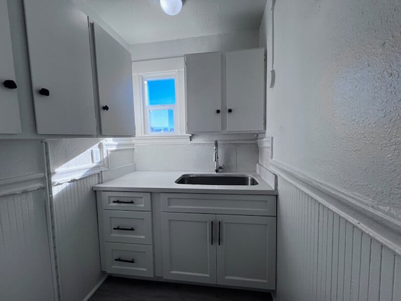 Building Photo - 709 32nd St