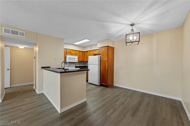 Building Photo - 13545 Eagle Ridge Dr