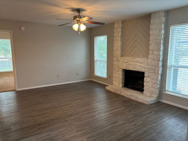 Building Photo - 10616 Mellow Meadow Dr