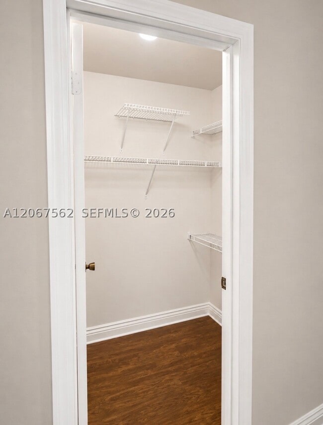 Building Photo - 4847 Palm Hill Dr