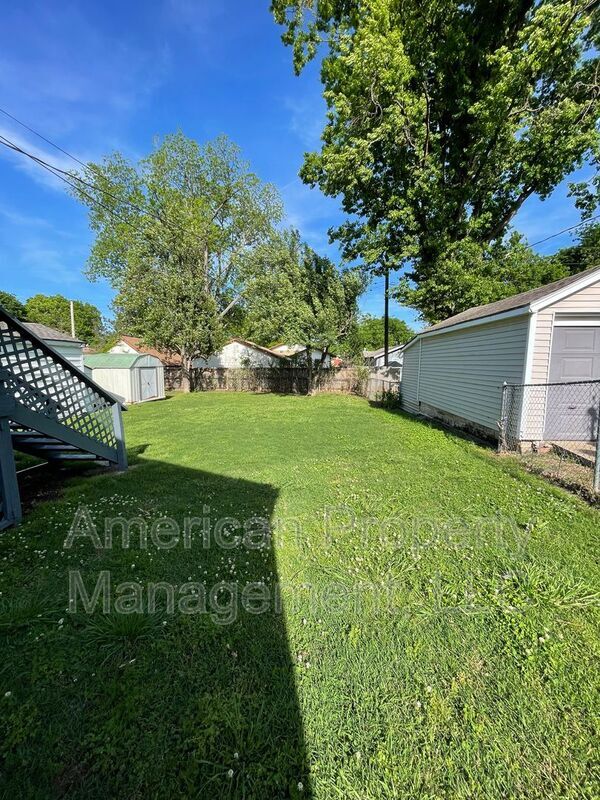 Building Photo - 1227 S College Ave