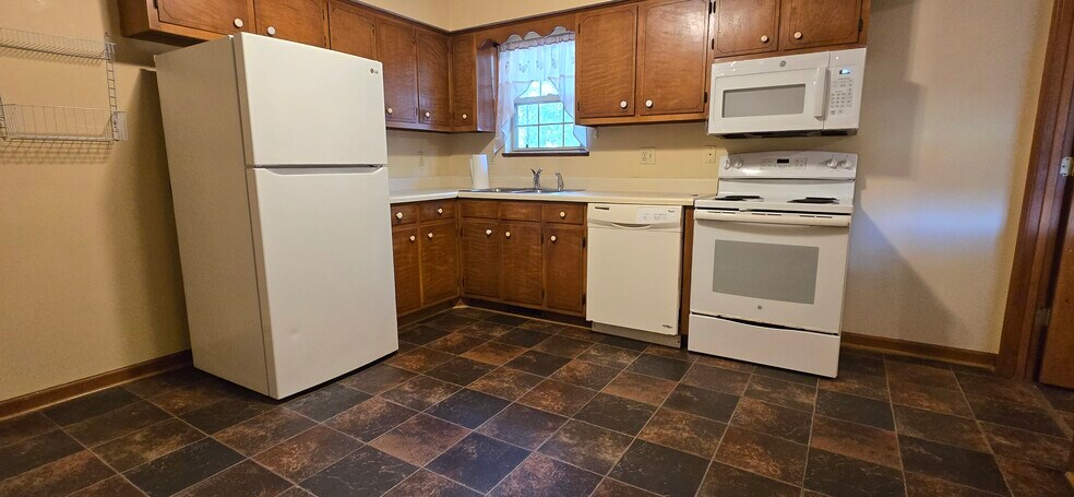 LG refer, stove, microwave - 107 N Roosevelt St