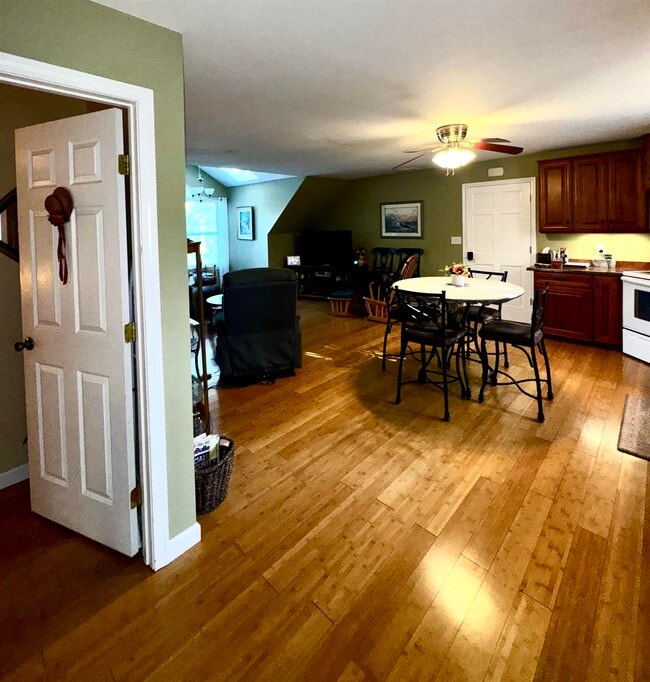 Building Photo - 13 Blunt Dr