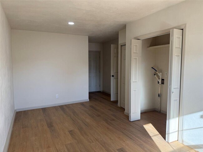 Building Photo - 1115 Asalee St