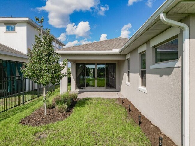 Building Photo - Gorgeous 3/2 Modern Home with a 2 Car Gara...