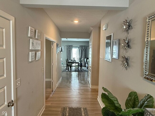 Building Photo - 8754 Laurelton Pl