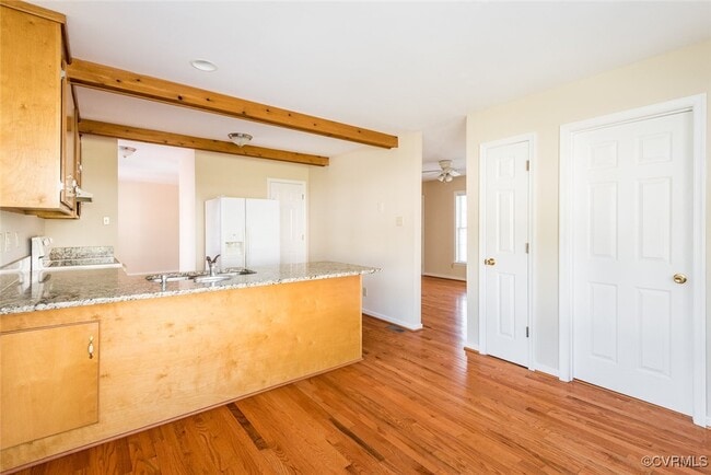 Building Photo - 13812 Sycamore Village Dr