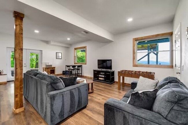 Building Photo - 608 Flowers Gap Rd