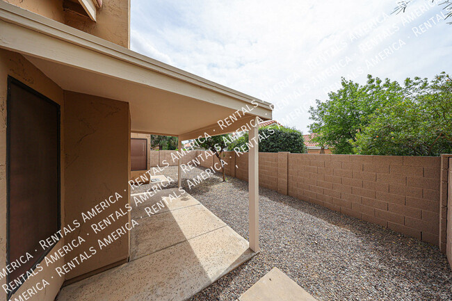 Building Photo - 9429 E Camino Del Santo