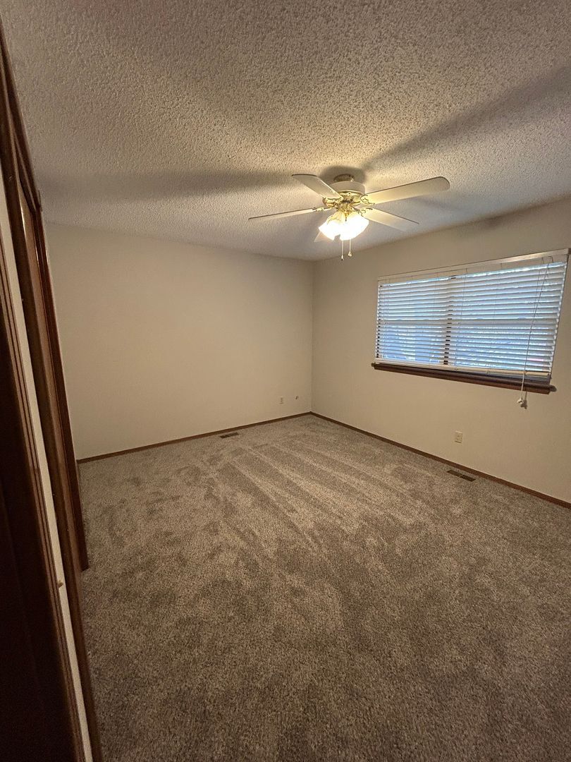 Building Photo - 1625 Pin Oak Ct