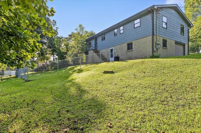 Building Photo - 517 Randall St