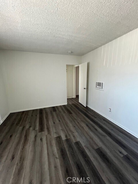 Building Photo - 685 E Vista Chino