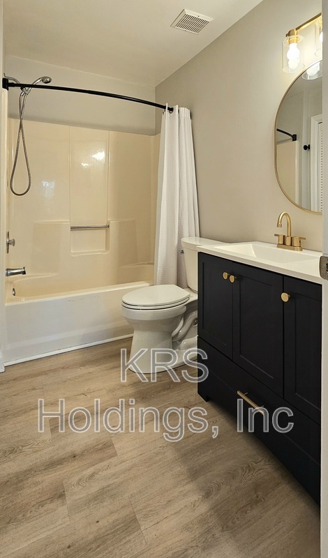 Building Photo - 9535 Bay Front Dr