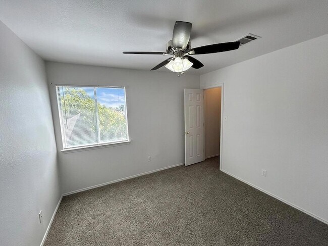 Building Photo - 909 Settlement Cove