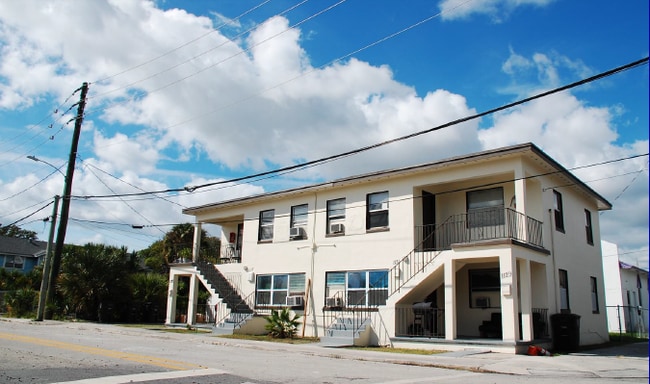Building Photo - Rosemary Place