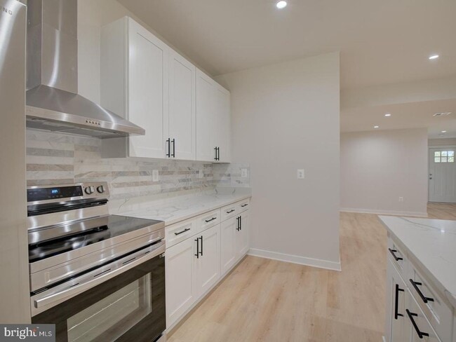 Building Photo - 14750 Jordan Ln