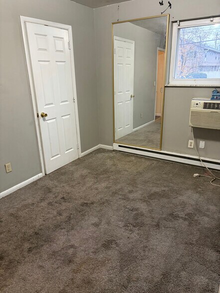 Building Photo - 8413 Cottonwood Dr