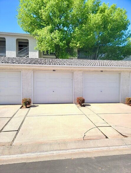 Building Photo - 1845 W Canyon View Dr