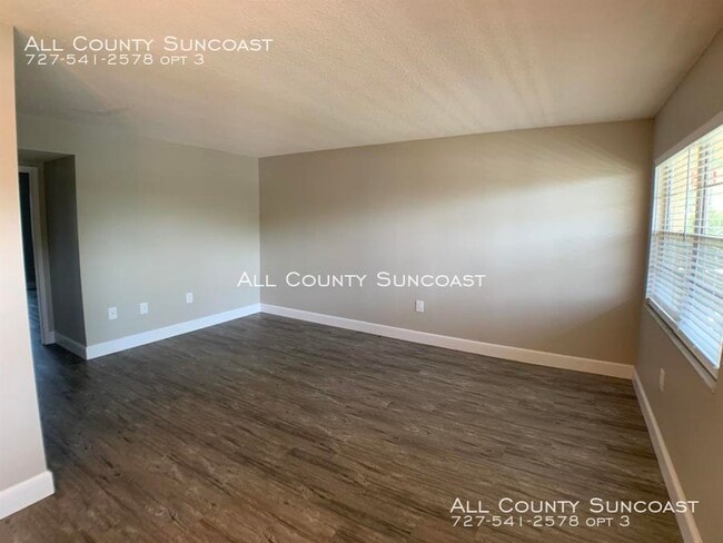 Building Photo - Beautiful 55+ Condo in Gateway Square!