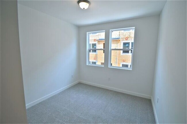 Building Photo - 8373 Iris Lumi Ln
