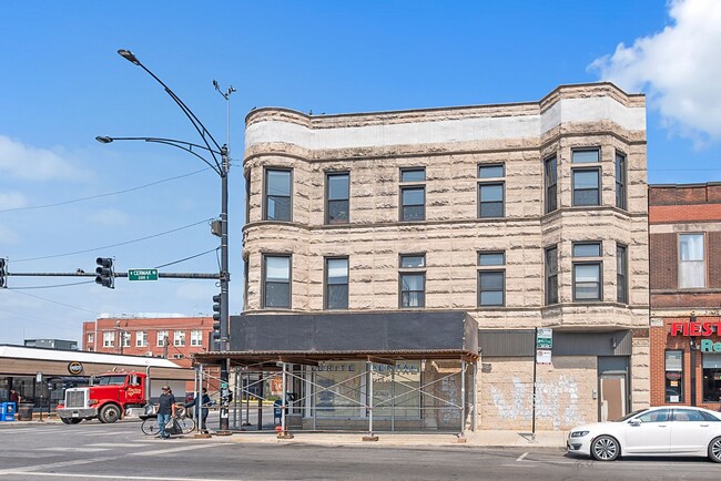 Building Photo - 2754 W Cermak Ave.