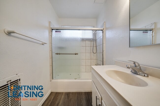 Building Photo - 14757 1/2 Vanowen-4B